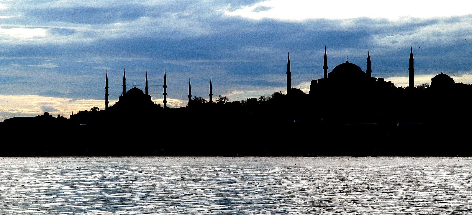 Historic places in Istanbul — skyline silhouette