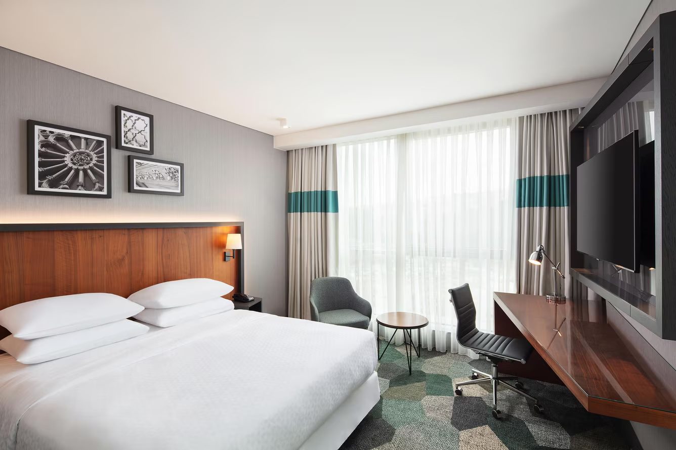 Four Points by Sheraton Istanbul Kağıthane — King Deluxe guestroom